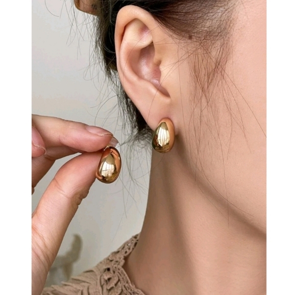 Anthropologie Jewelry - Anthropologie Trendy Minimalist Teardrop Gold Plated Post Earrings